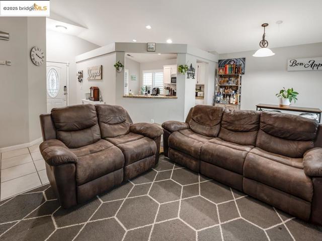 656 Miller Dr, Oakley CA: https://media.crmls.org/mediaz/5d3c08bd-6391-41c7-ba6e-d84e70e8a128.jpg