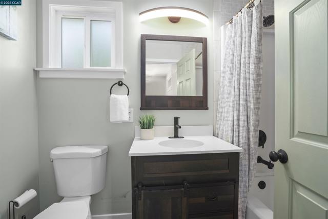 5665 Lewis Way, Concord CA: https://media.crmls.org/mediaz/5d3c270f-9dfb-4403-9cdd-45890c17fea2.jpg