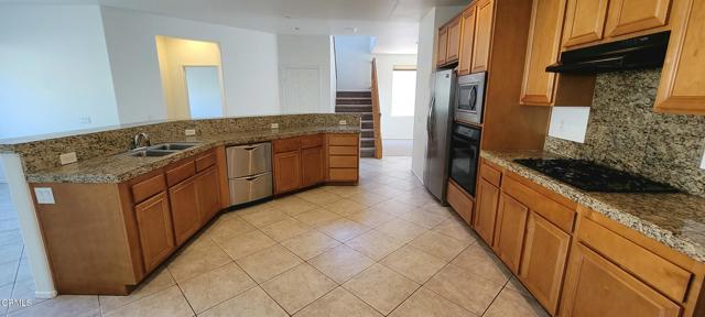 Detail Gallery Image 5 of 32 For 822 Belleza Dr, Oxnard,  CA 93030 - 5 Beds | 4/1 Baths