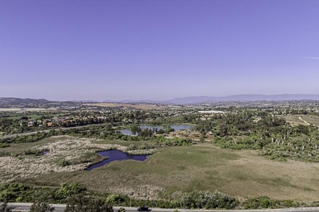 5241 Alamosa Park Dr, Oceanside CA: https://media.crmls.org/mediaz/5d3d0c75-a591-45e6-8fc6-17f9043078b7.jpg