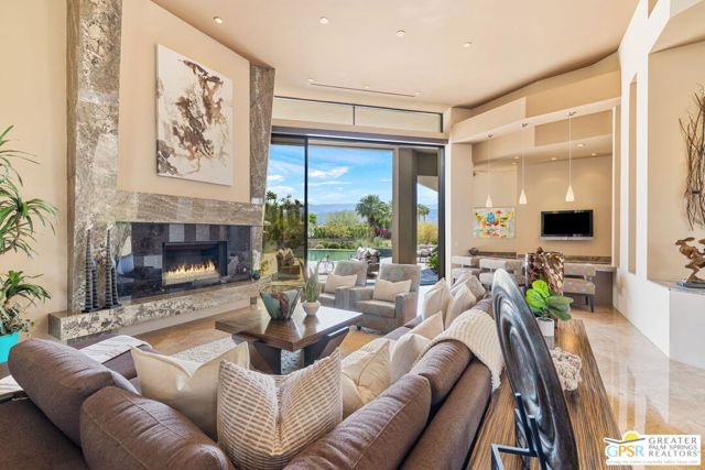 4 Paradise Cove Court, Rancho Mirage CA: https://media.crmls.org/mediaz/5d3da073-23a1-49b0-be45-a8a21a81c791.jpg