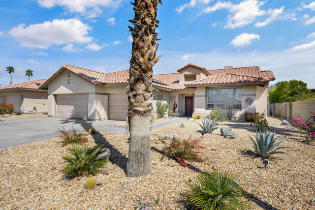 40180 Eastwood Lane, Palm Desert CA: https://media.crmls.org/mediaz/5d3df027-756c-42d3-ba10-514186fc0502.jpg