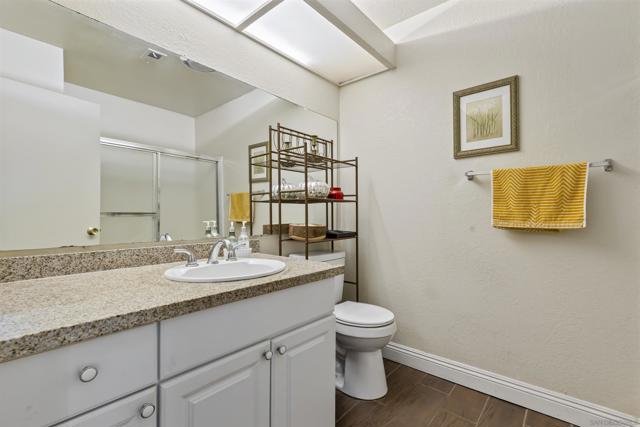 1247 Armstrong Cir, Escondido CA: https://media.crmls.org/mediaz/5d3eb98d-2c47-43b1-8351-931e95337776.jpg