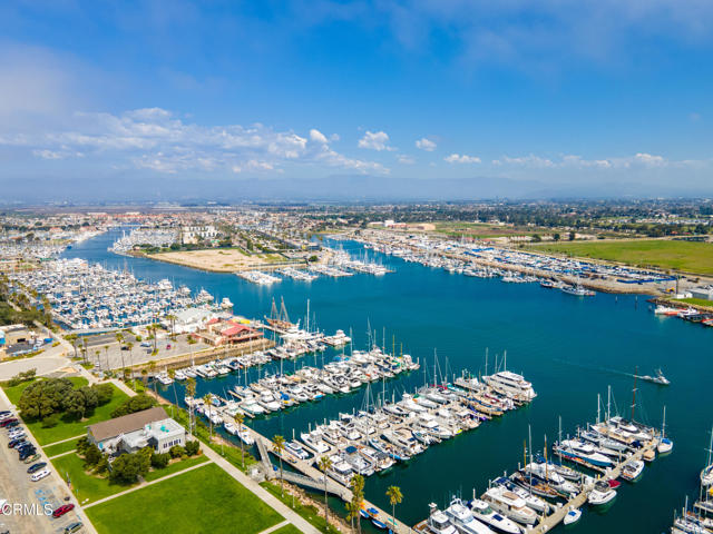 3371 Ocean Drive, Oxnard CA: https://media.crmls.org/mediaz/5d3f6873-5a30-41e8-9153-1a28358959c6.jpg