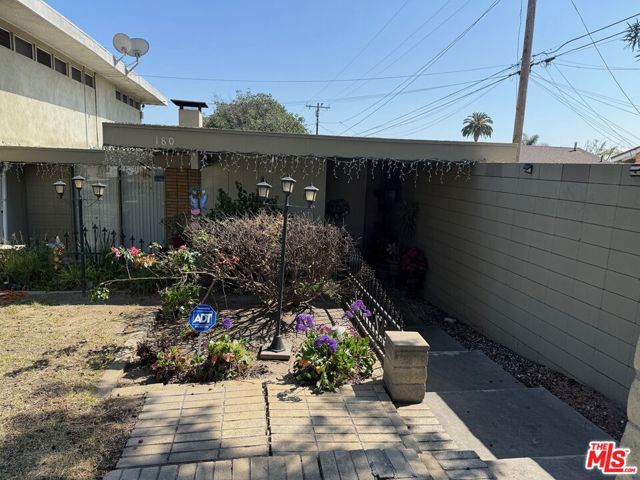 180 E Pepper Drive, Long Beach CA: https://media.crmls.org/mediaz/5d40290e-8bfb-42ac-8c2d-f38961e4445f.jpg