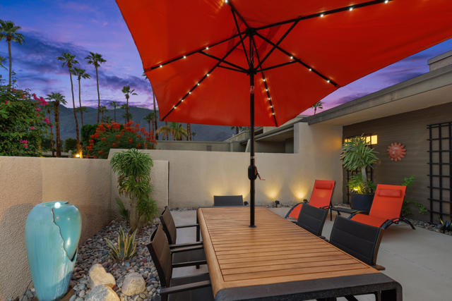 1334 Tiffany S Circle, Palm Springs CA: https://media.crmls.org/mediaz/5d403196-ea96-42a9-b00a-4fe55277053d.jpg