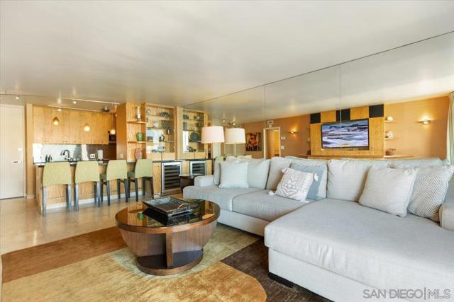 1830 Avenida Del Mundo, Coronado CA: https://media.crmls.org/mediaz/5d406589-5474-472a-967e-784048e982db.jpg