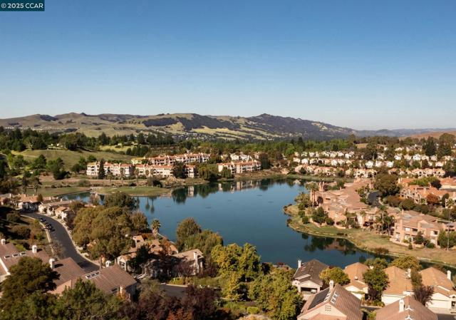 3019 Tahoe Pl, San Ramon CA: https://media.crmls.org/mediaz/5d4106d0-5ca6-4f00-8905-28b2ee27fde0.jpg