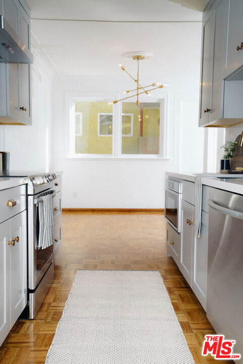 1242 S Barrington Avenue, Los Angeles CA: https://media.crmls.org/mediaz/5d41095e-6936-409f-8ea6-b9b535bdc32b.jpg