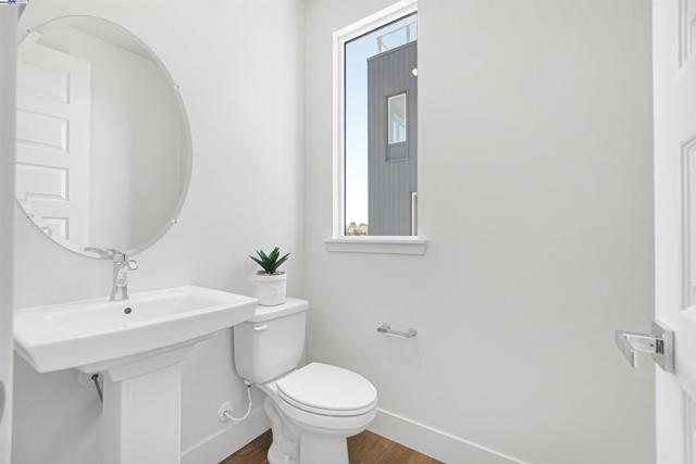 2388 Stanford Street, Alameda CA: https://media.crmls.org/mediaz/5d416f74-9a3d-4efd-b87d-cc144faa4b6a.jpg