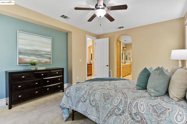1101 Lafite Ct, Brentwood CA: https://media.crmls.org/mediaz/5d419fa2-d12c-4323-89cc-dbdea747ef73.jpg