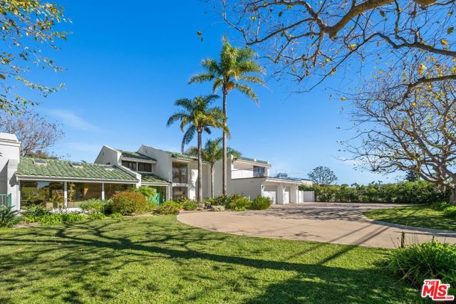 29417 Bluewater Road, Malibu CA: https://media.crmls.org/mediaz/5d41aa60-c685-4f6b-bec2-910fec1672b2.jpg