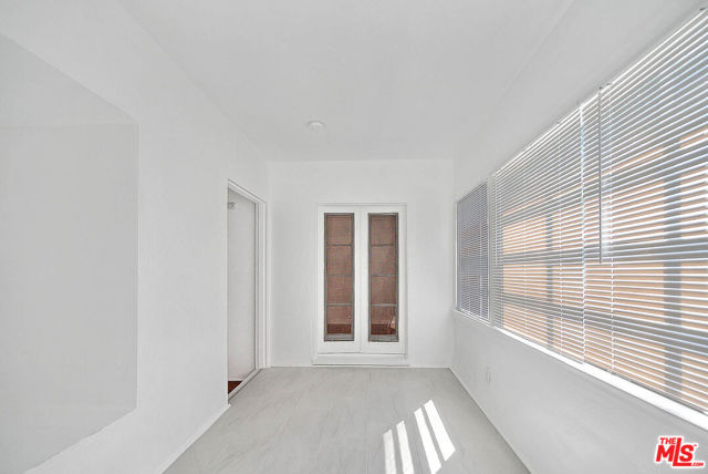 4090 Creed Avenue, Los Angeles CA: https://media.crmls.org/mediaz/5d41e15c-642c-420c-aaa2-87cad68e1bc1.jpg