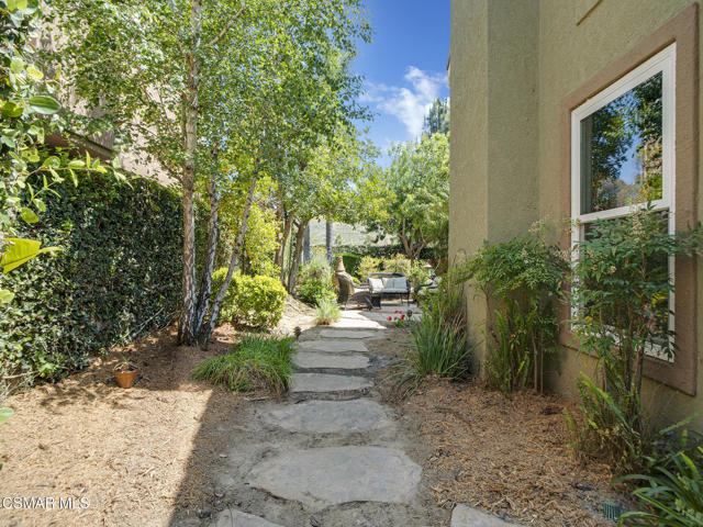 4126 Sterlingview Drive, Moorpark CA: https://media.crmls.org/mediaz/5d41e167-e14d-4189-ba52-8c6d14150274.jpg