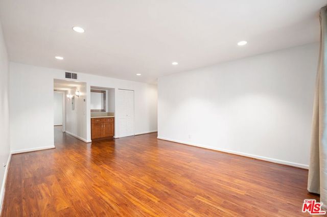 4732 Park Granada, Calabasas CA: https://media.crmls.org/mediaz/5d420172-59e7-456d-9de0-5ec64e107b97.jpg