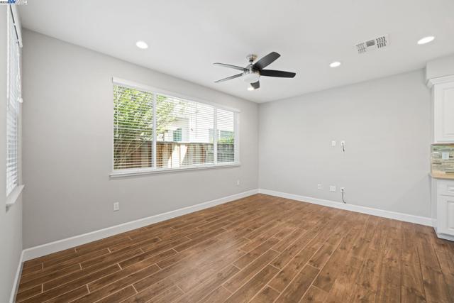 8563 Schooner Way, Newark CA: https://media.crmls.org/mediaz/5d4201aa-0fa5-4ee7-9644-410a5c38e29d.jpg