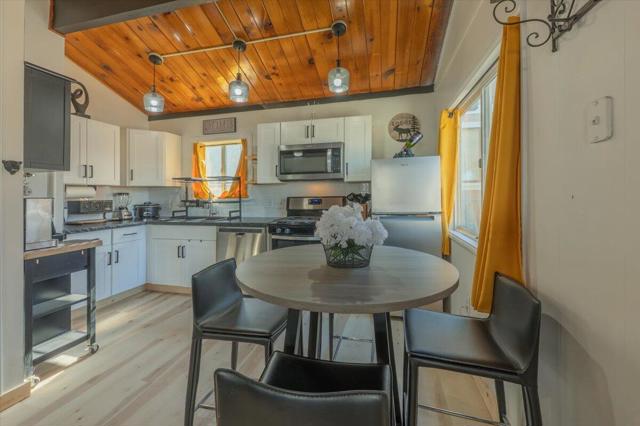 972 Pinon Lane, Big Bear CA: https://media.crmls.org/mediaz/5d428193-9746-4a93-9ec7-8ec3cc113197.jpg