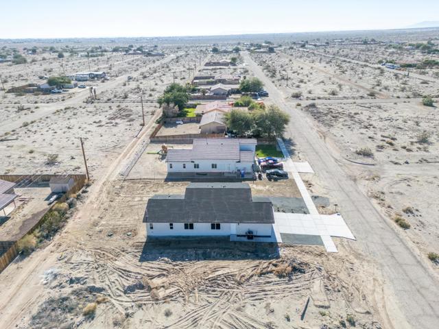 2864 Vista Avenue, Thermal CA: https://media.crmls.org/mediaz/5d428dcd-b8f7-47a8-bb59-ff7b05585b7a.jpg
