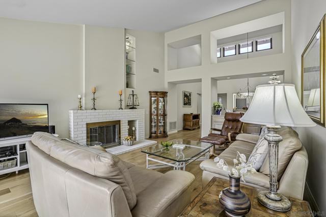 6375 Via Cabrera, La Jolla CA: https://media.crmls.org/mediaz/5d42bf42-a89e-4812-a736-ce39cbadd345.jpg
