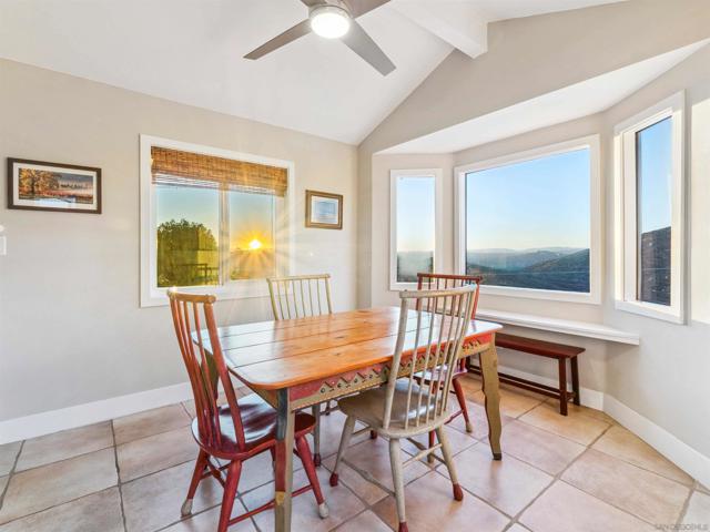 17924 Saint Andrews Dr, Poway CA: https://media.crmls.org/mediaz/5d42f740-31a2-4d7f-8c12-2fa2698f301c.jpg