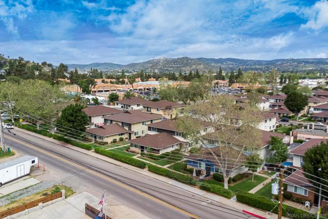 12126 Lemon Crest Dr, Lakeside CA: https://media.crmls.org/mediaz/5d432605-66ad-4bea-b489-4427c04ceb09.jpg
