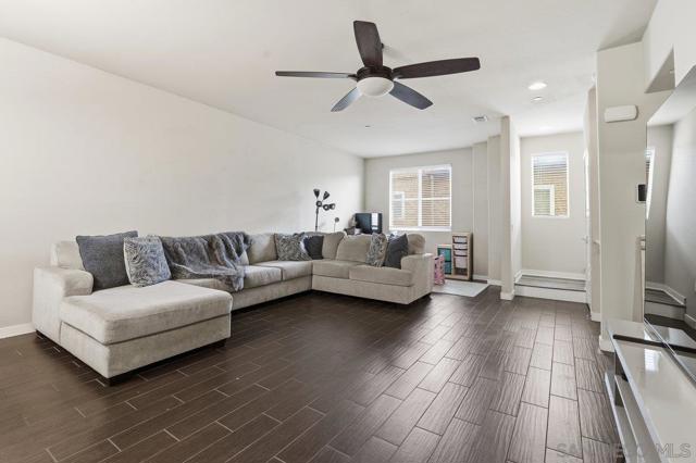 4543 Rainier Ave, San Diego CA: https://media.crmls.org/mediaz/5d43cc79-9737-44a6-a8a4-abb622cf3d54.jpg