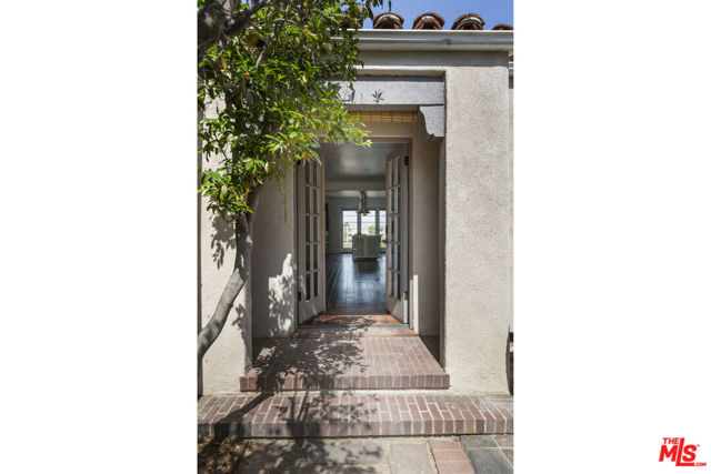 931 Micheltorena Street, Los Angeles CA: https://media.crmls.org/mediaz/5d43ea78-464e-48eb-ac40-604d7f92ce7c.jpg