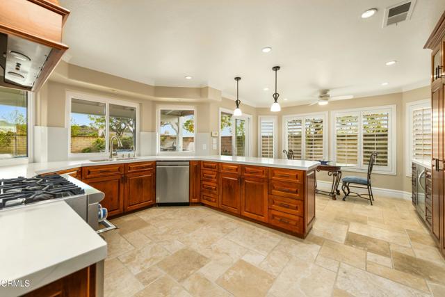 5580 Bromely Drive, Oak Park CA: https://media.crmls.org/mediaz/5d43f246-cf39-4012-ad53-61f070bc6850.jpg