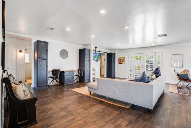 1271 Via Sendero, Escondido CA: https://media.crmls.org/mediaz/5d4435a2-e7ff-42ed-ab4d-f5ff1c62afc3.jpg