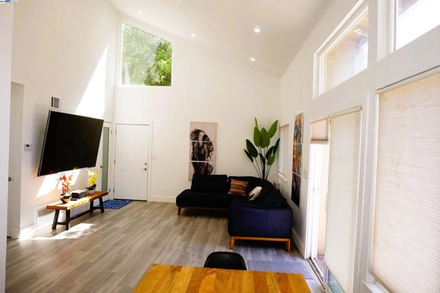 156 Briarwood Dr, Hayward CA: https://media.crmls.org/mediaz/5d4438a7-e74f-4c74-ba67-092feebcb222.jpg
