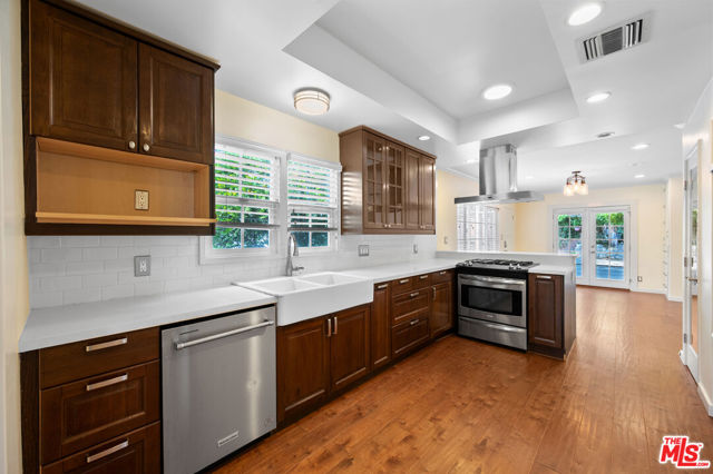 3141 Fairmount Avenue, La Crescenta CA: https://media.crmls.org/mediaz/5d443f17-1ba5-45f9-bff5-f6b438b0b22a.jpg