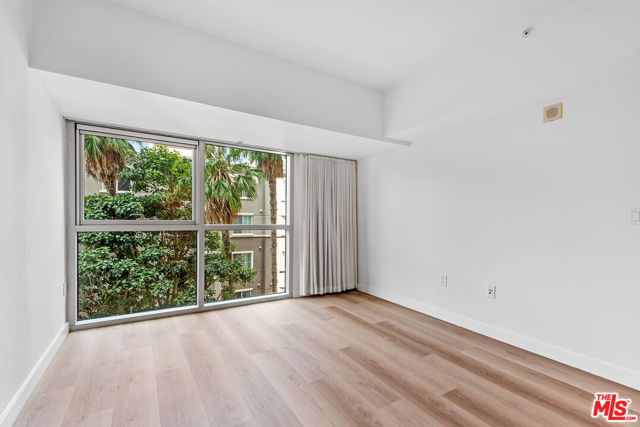 13700 MARINA POINTE Drive, Marina del Rey CA: https://media.crmls.org/mediaz/5d45204b-5ae9-4013-b31a-d757657922d7.jpg