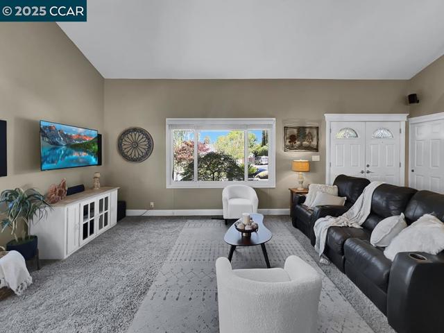 14 Mt Eden Pl, Clayton CA: https://media.crmls.org/mediaz/5d46142f-1a9d-4524-8a68-e69998781716.jpg