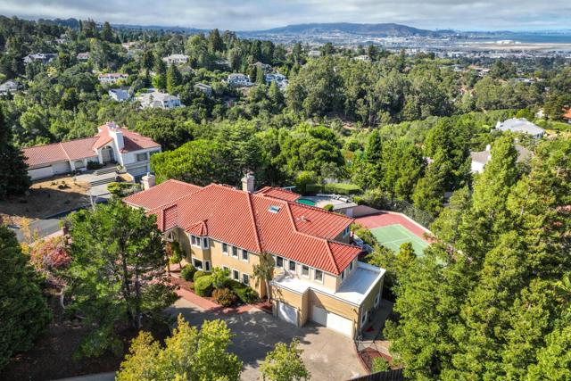 75 Eugenia Way, Hillsborough CA: https://media.crmls.org/mediaz/5d46363f-6c1e-4719-b40a-315ba7330c2a.jpg