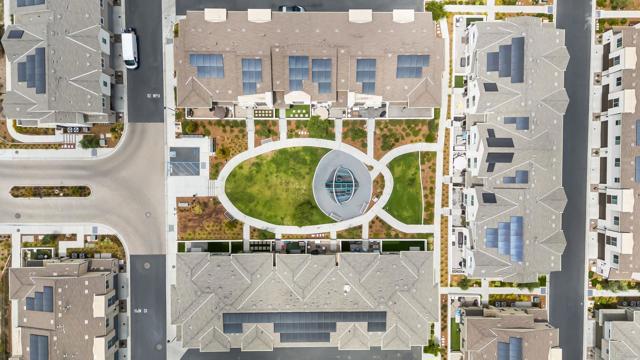2199 Bluestone Circle, Chula Vista CA: https://media.crmls.org/mediaz/5d46c93c-d25a-4b25-a586-34742aa5b75d.jpg