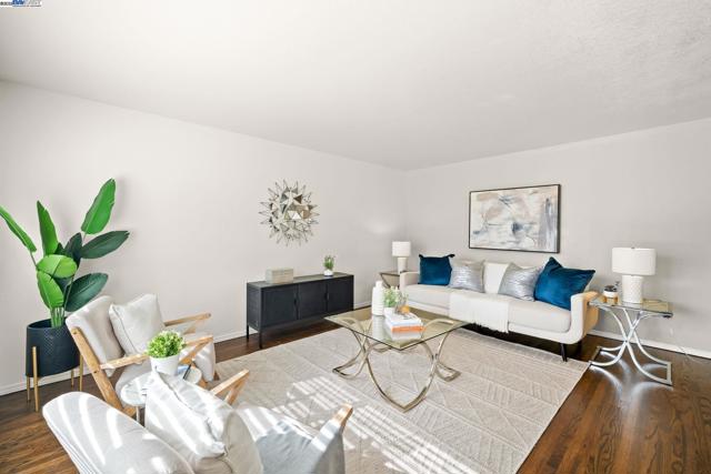 2935 Pine Valley Rd, San Ramon CA: https://media.crmls.org/mediaz/5d46f657-a7df-4c7e-8964-0705efe88278.jpg