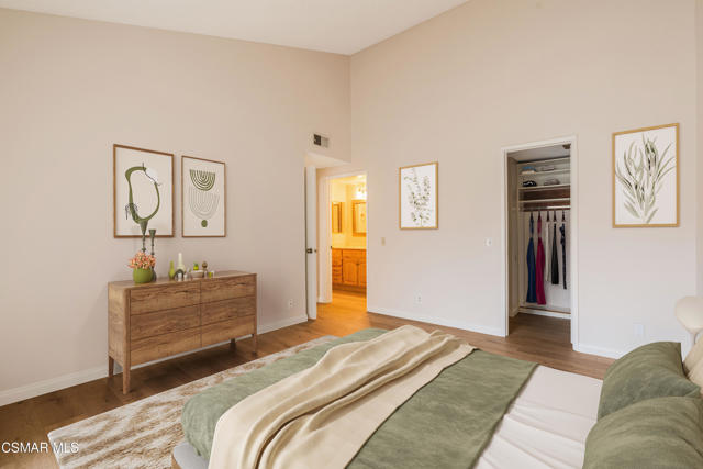460 Arbor Lane Ct, Thousand Oaks CA: https://media.crmls.org/mediaz/5d46ffd2-9bdd-49b5-89e6-e72e69eca284.jpg