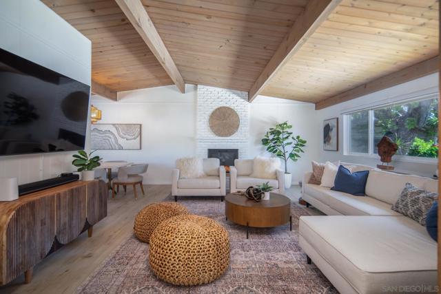 850 Coronado Ave, Coronado CA: https://media.crmls.org/mediaz/5d474bb2-dfdf-4c99-aaeb-29c379dc8bd4.jpg