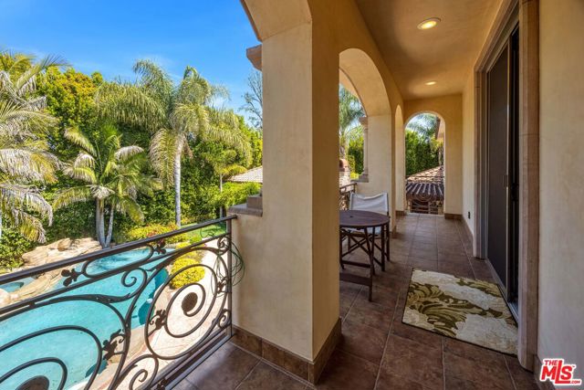 14933 Sutton Street, Sherman Oaks CA: https://media.crmls.org/mediaz/5d475375-3f33-41af-b29a-f336dd859805.jpg