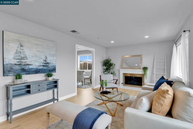 206 Princeton Ave, Vallejo CA: https://media.crmls.org/mediaz/5d47ec0b-bbe7-43ef-aa72-398818637741.jpg