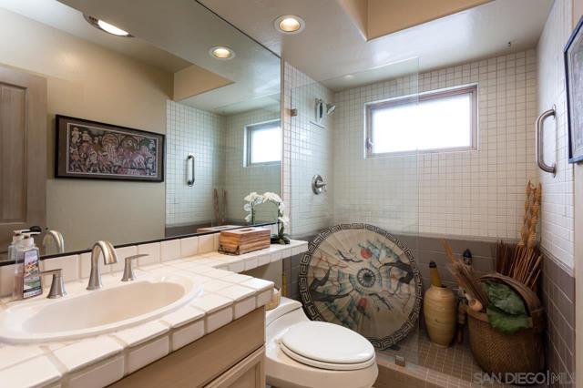 722 724 San Luis Rey Place, San Diego CA: https://media.crmls.org/mediaz/5d47f138-24c9-4297-9889-a0071ecef59e.jpg
