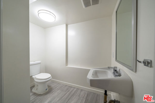 5941 Barton Avenue, Los Angeles CA: https://media.crmls.org/mediaz/5d482351-643e-449c-a3e2-a71ff5a07857.jpg