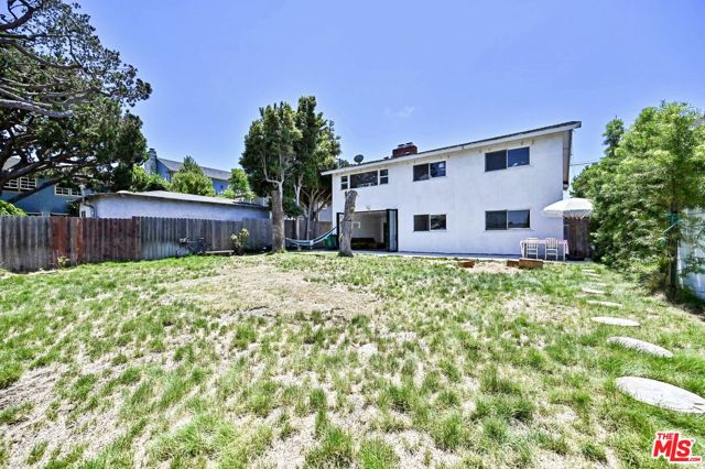 1545 3rd Street, Manhattan Beach CA: https://media.crmls.org/mediaz/5d48f6d7-6433-43be-a551-9b52d9fe0236.jpg