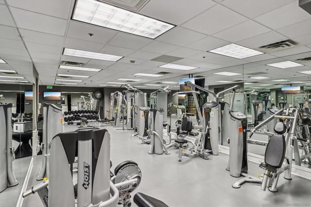 700 Front St, San Diego CA: https://media.crmls.org/mediaz/5d49679e-b85c-4ad6-bf45-cadaf4d8c3a6.jpg