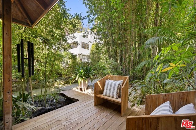 2477 Canyon Oak Drive, Los Angeles CA: https://media.crmls.org/mediaz/5d49b348-f614-4bcd-9cdc-72f0e8da52b9.jpg