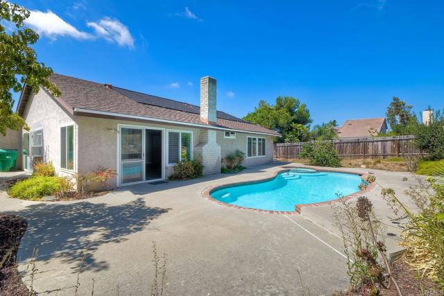 Detail Gallery Image 2 of 35 For 6428 El Perico Ln, Carlsbad,  CA 92009 - 4 Beds | 2 Baths