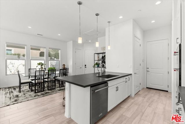 43 Zinfandel, Rancho Mirage CA: https://media.crmls.org/mediaz/5d4aee70-e222-4e8f-b081-755b25b1566e.jpg