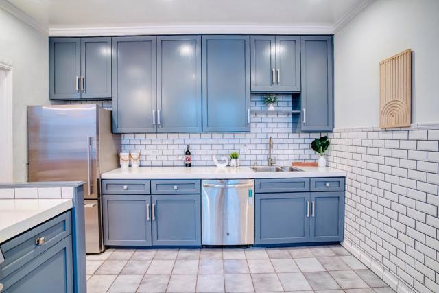 256 Presidio Avenue, San Francisco CA: https://media.crmls.org/mediaz/5d4b06ab-c7dc-4e84-b6e4-96bc9a426dfa.jpg