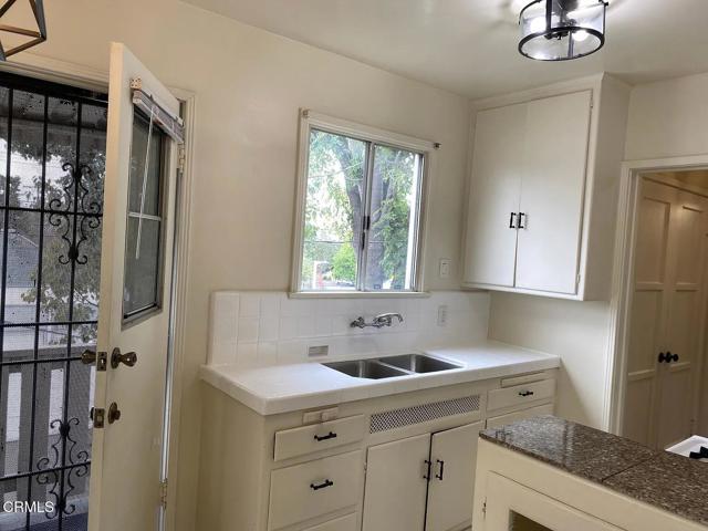 1420 E Wilson Avenue, Glendale CA: https://media.crmls.org/mediaz/5d4b0b8c-e51a-4f34-975b-aa6d497f92be.jpg