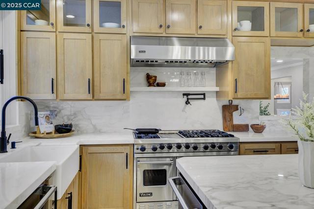 24 Crest Ct, Alamo CA: https://media.crmls.org/mediaz/5d4b1362-b1b1-428b-91a2-969f08f31c19.jpg